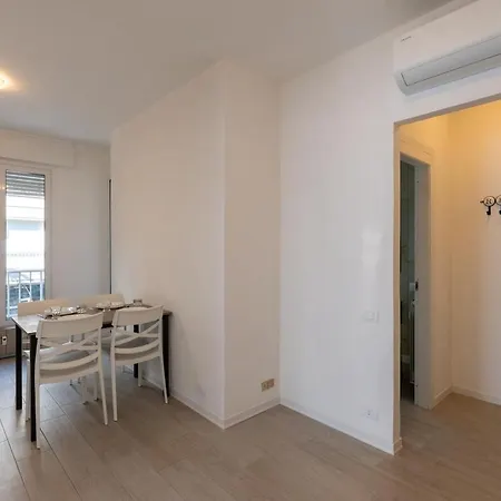 Les Fleurs Pool Apartment *