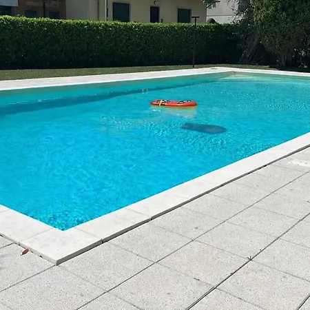 Les Fleurs Pool Bordighera